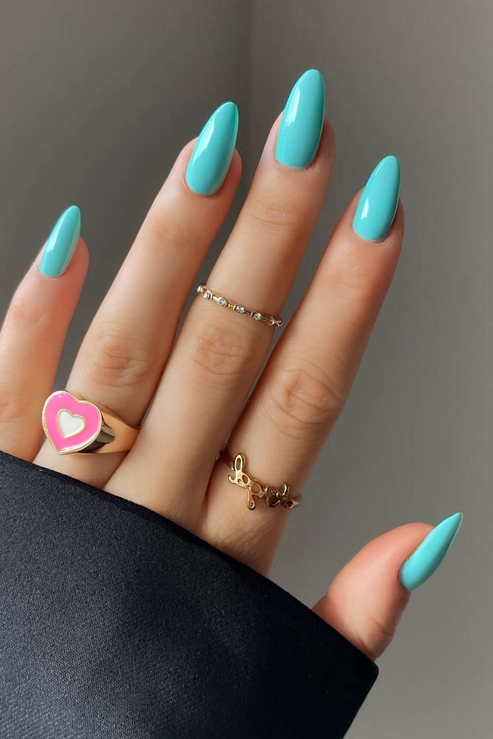 Solid color turquoise nails