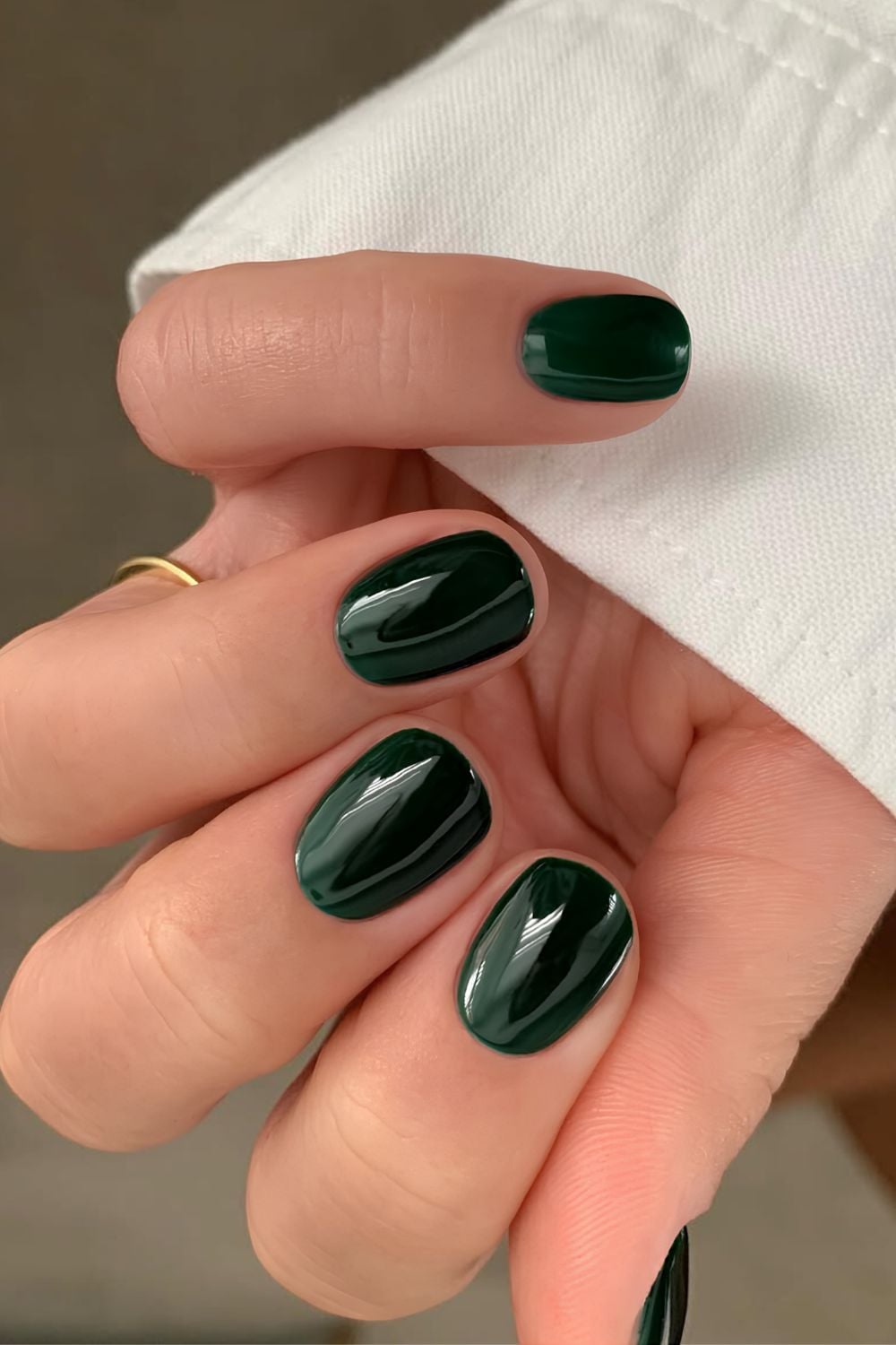Solid emerald green manicure