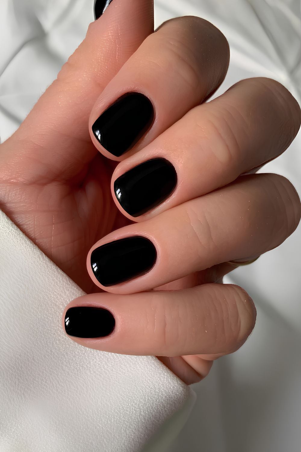 Solid short black manicure