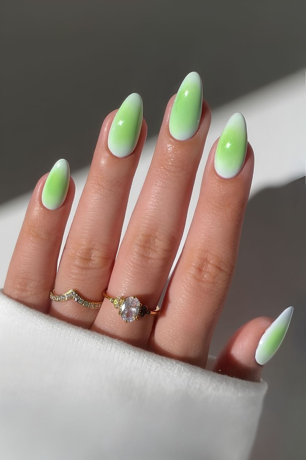 White and green aura mani