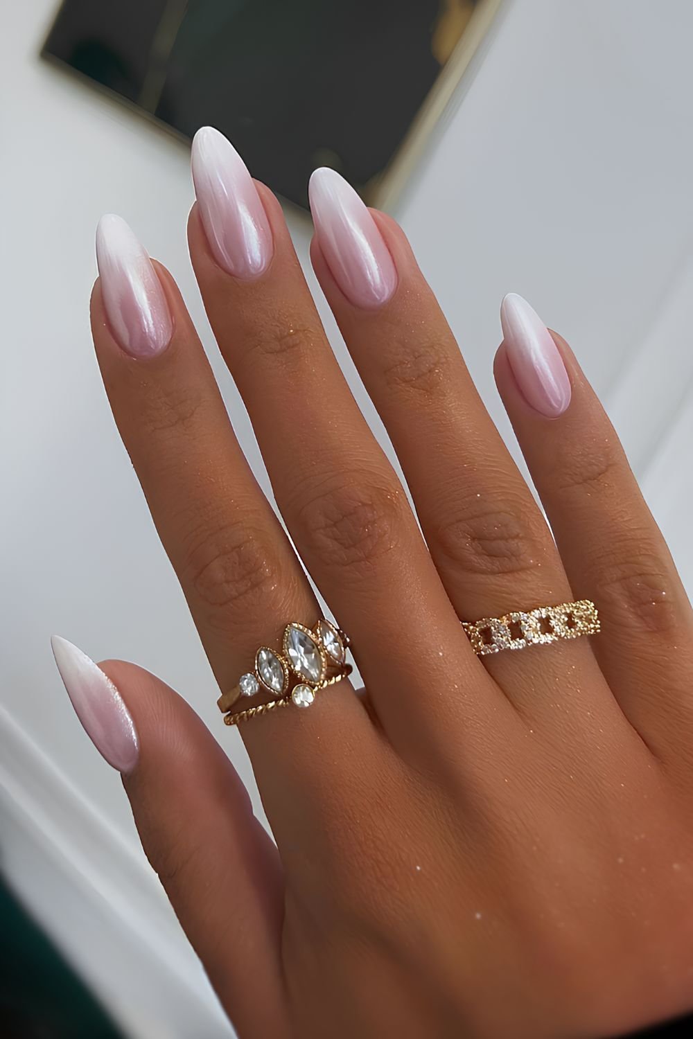 White chrome-effect ombre manicure