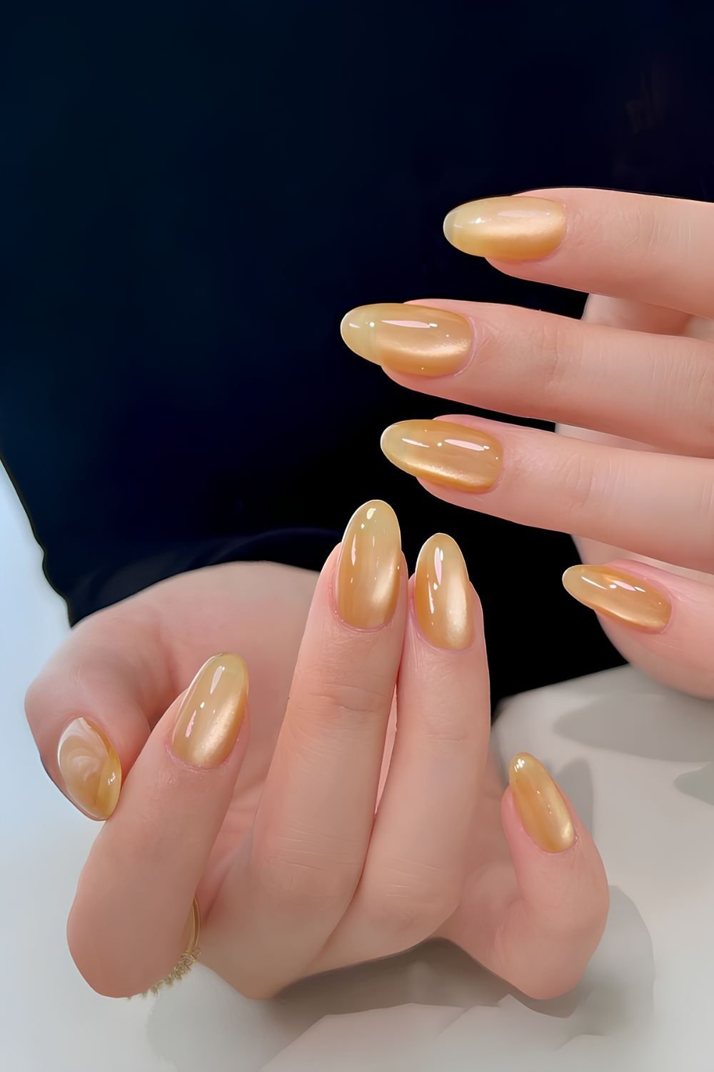 Yellow cat-eye nails